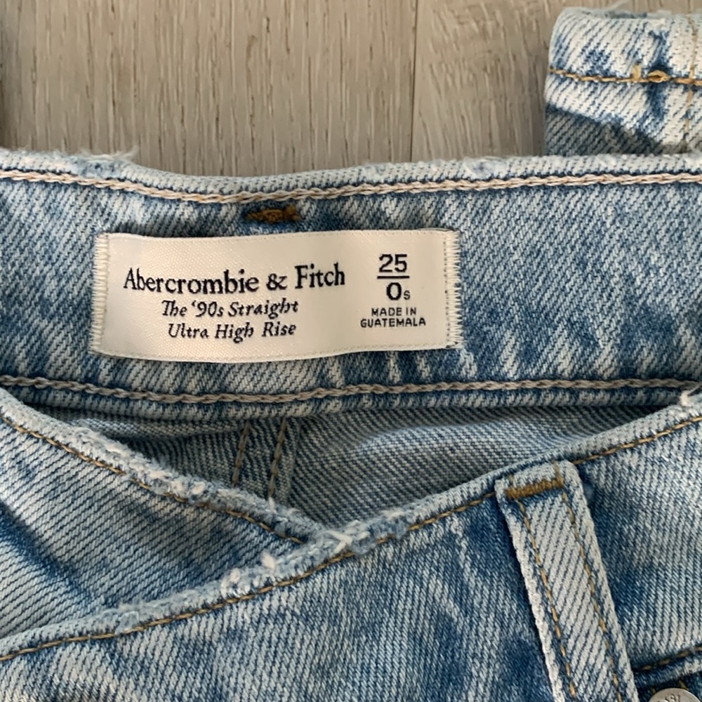 Abercrombie & Fitch ‘The 90s Straight Ultra High Rise 25 Blue Denim Jeans - Picture 3 of 7